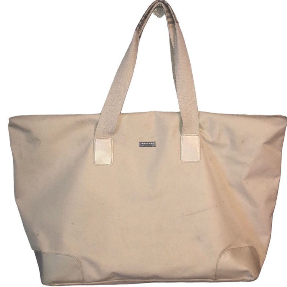 Burberry Frangances Overnight Bag large Burberry bag cream tan color pla…​​